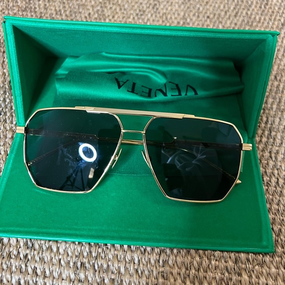 BOTTEGA VENETA Aviator Sunglasses WOMENS - Picture 4 of 7